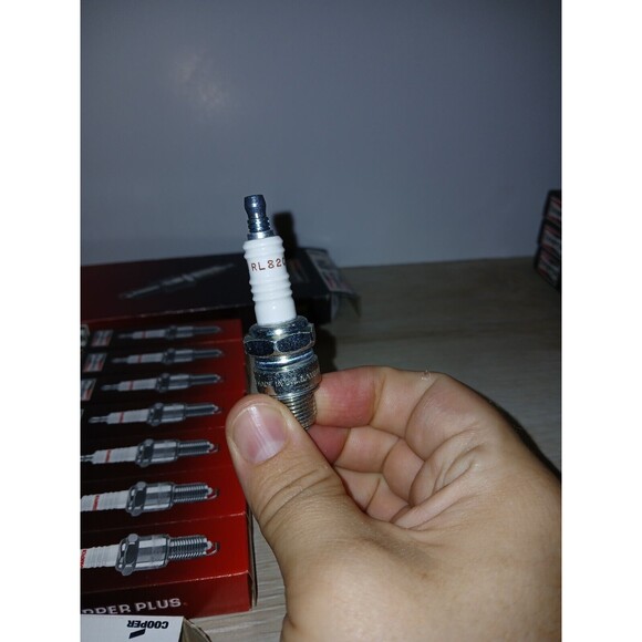 Champion 874 RL82C Small Engine Spark Plugs Pack of 4 New In Box 1992 Vintage - Picture 7 of 16